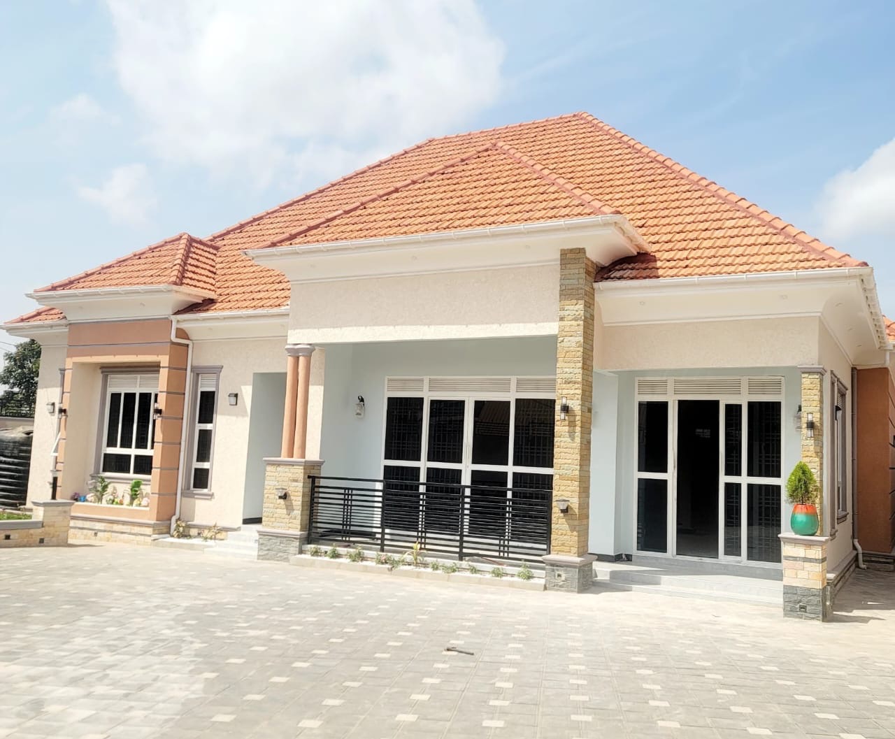4 Bedroom House For Sale in Kitende @ 700M