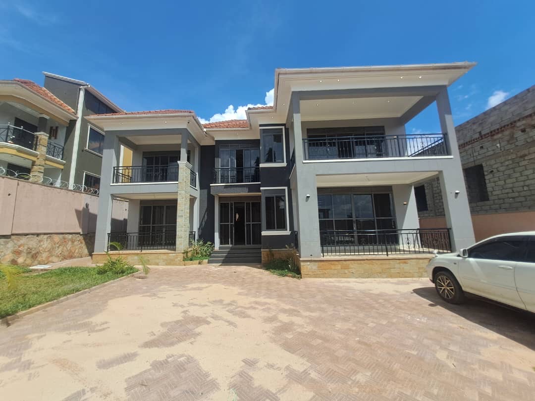 6 Bedroom House For Sale in Najjera @ 850M
